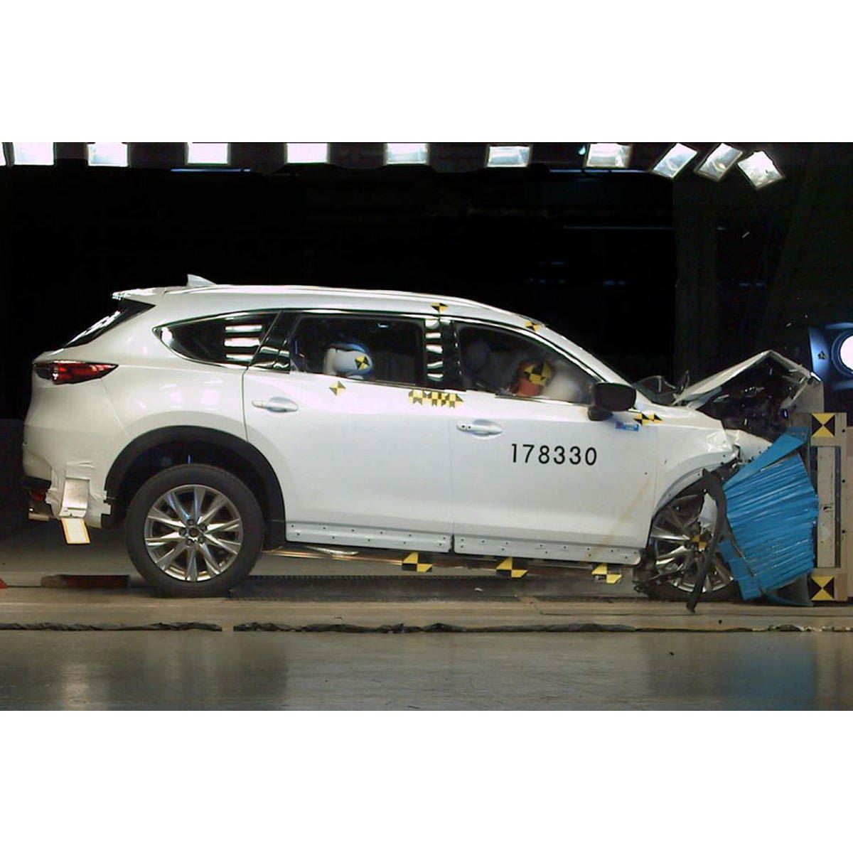 人気の7人乗りsuv Cx 8 に見る マツダ車の衝突安全性能の進化 価格 Comマガジン