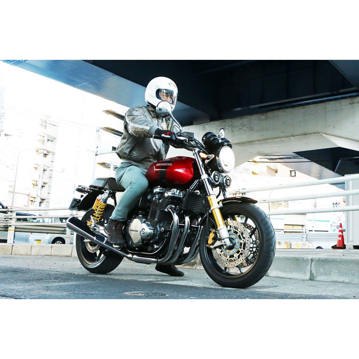 空冷エンジンの魅力を最新技術で再現した ホンダ Cb1100 Rs の鼓動感にシビれる 価格 Comマガジン