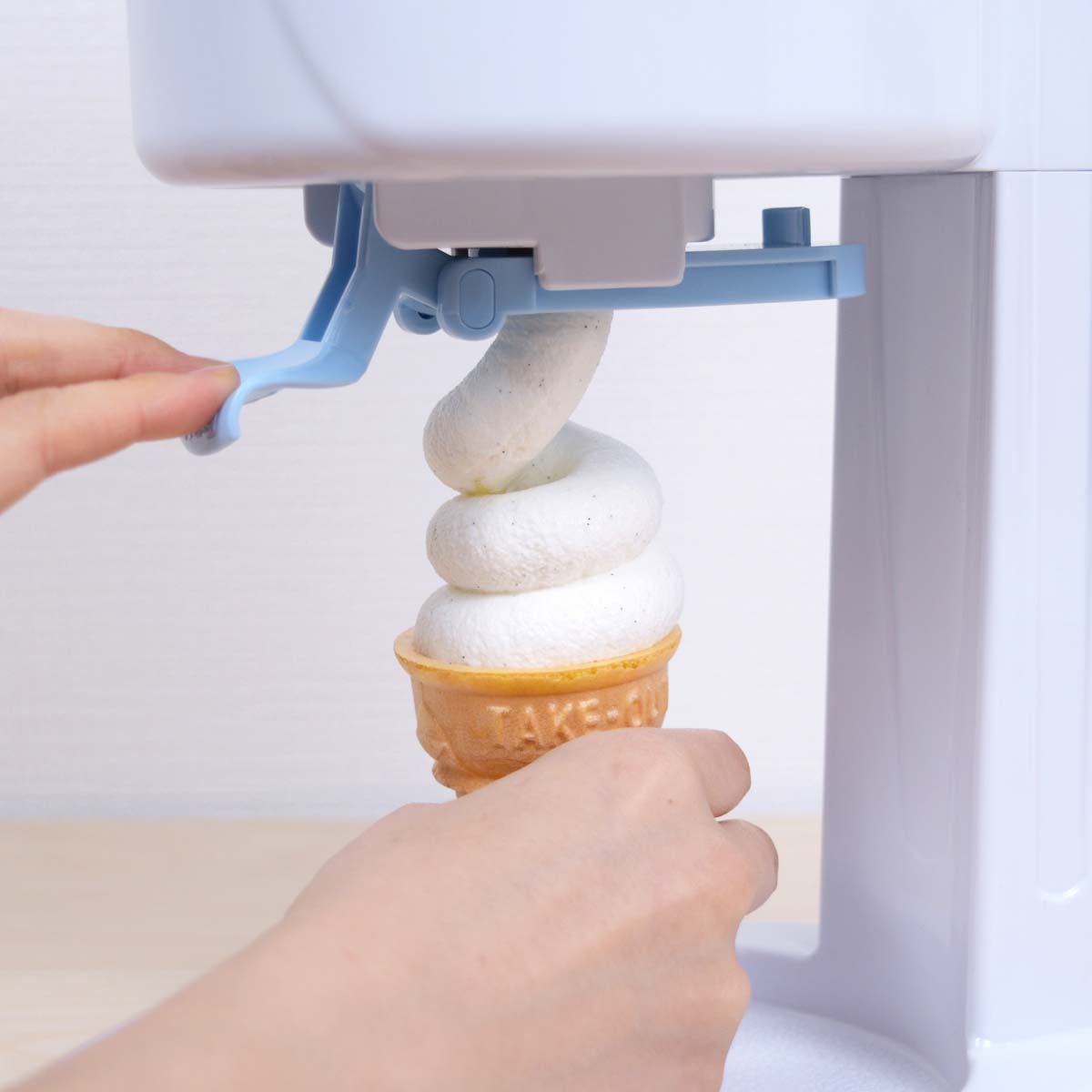 自宅でソフトクリームが作れたら……をかなえる「電動ソフトクリーム 