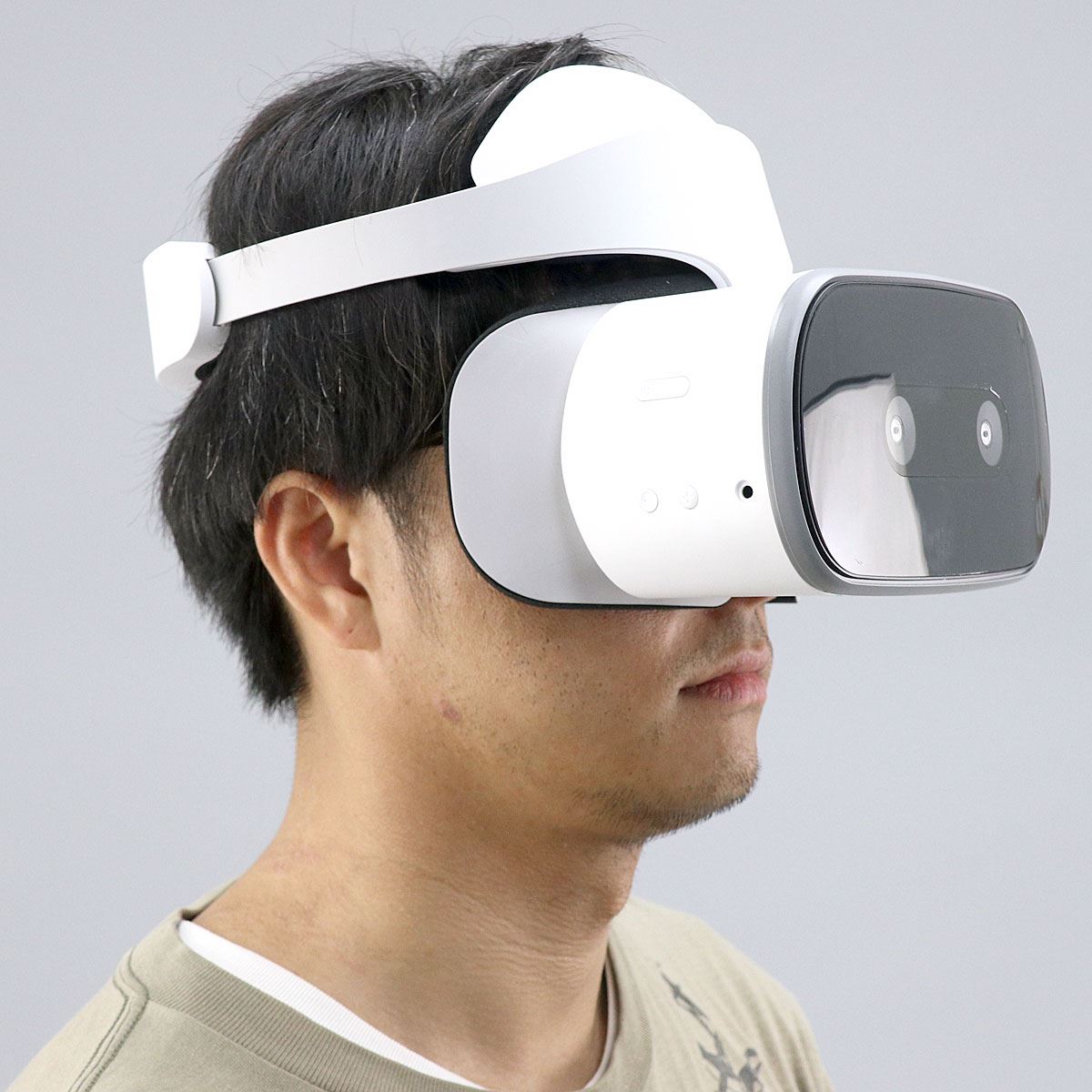 かぶってすぐにVR！ PCもスマホも不要なレノボのVRヘッドセット ...