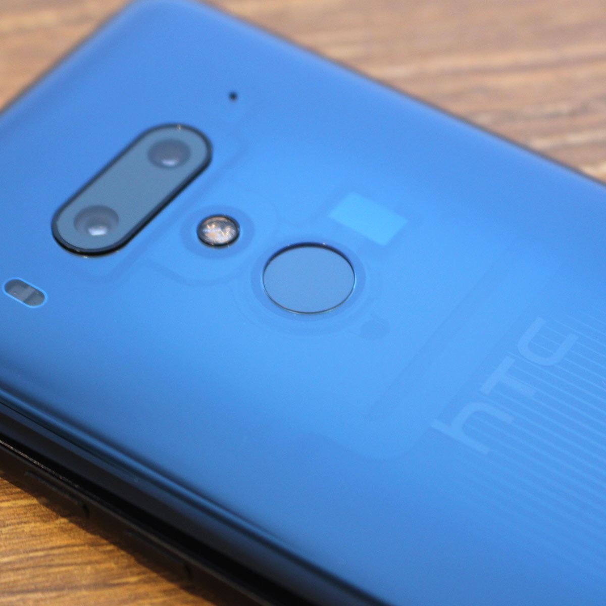 今夏最強のスマホ「HTC U12+」が、SIMフリー機として7月20日に