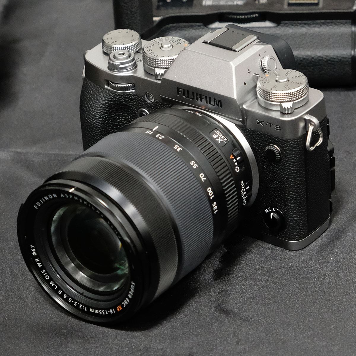 富士フイルムから4K/60p動画対応のAPS-Cミラーレス「X-T3」が登場