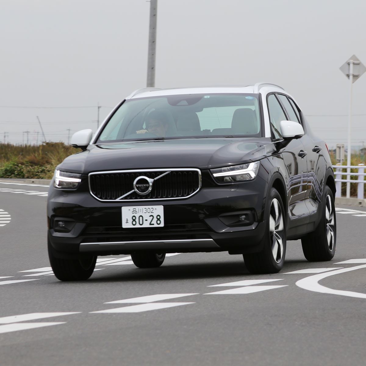 日本カー オブ ザ イヤー受賞のボルボ Xc40 2種類の2リッターターボを乗り比べ 価格 Comマガジン