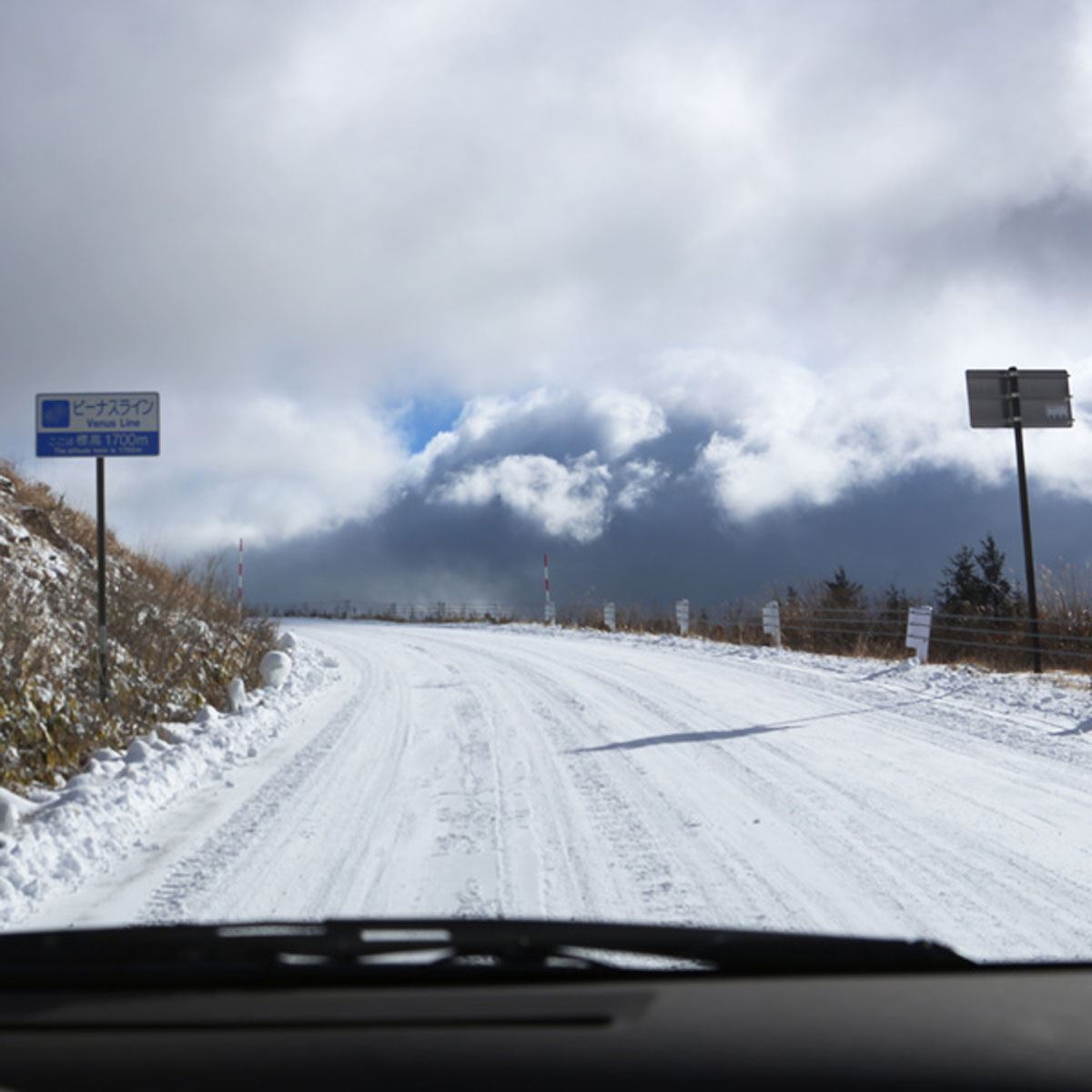 慣れない雪道の運転 走り方のコツは 戻す操作をていねいに 価格 Comマガジン