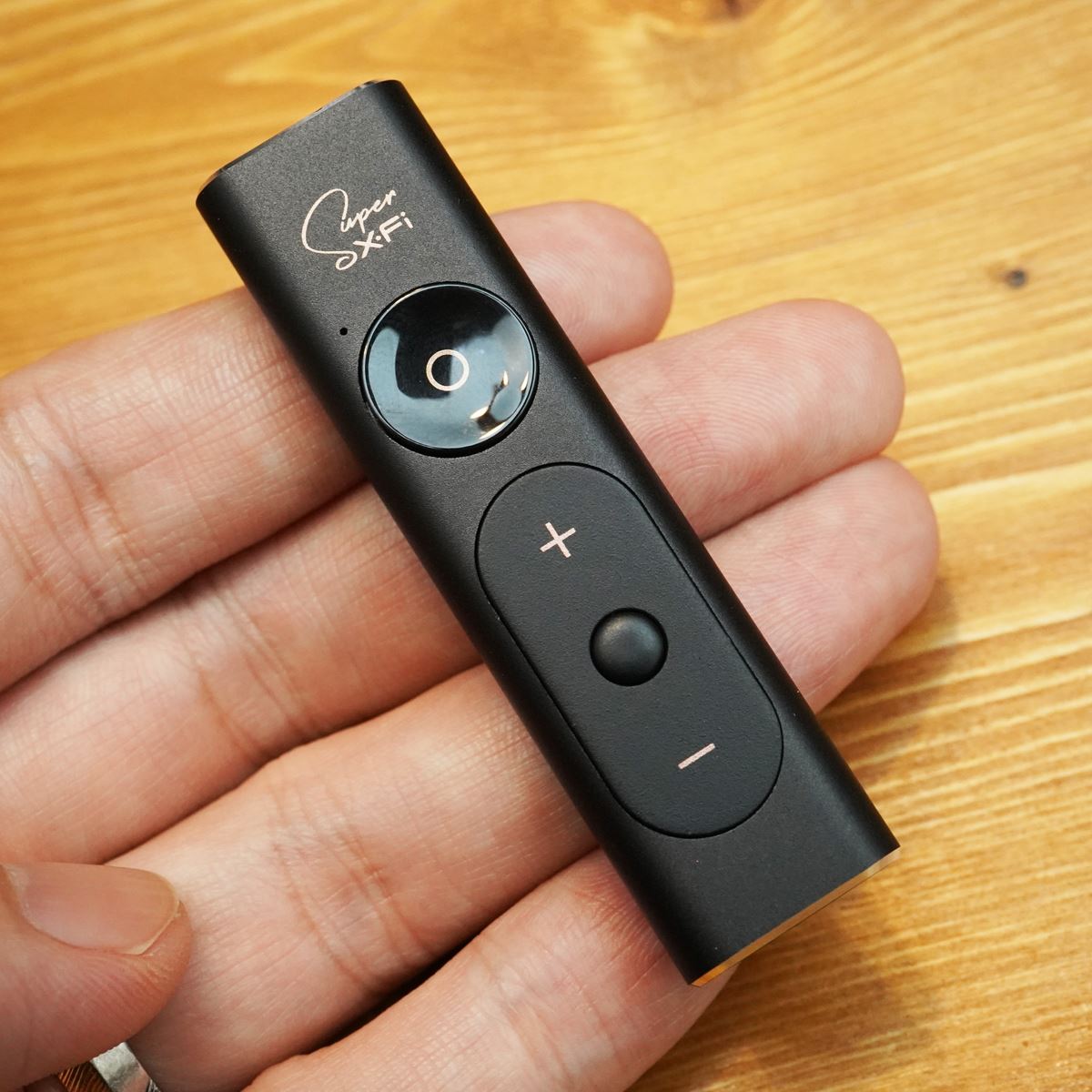 耳の形状にあわせてサラウンドを最適化！クリエイティブの「Super X-Fi