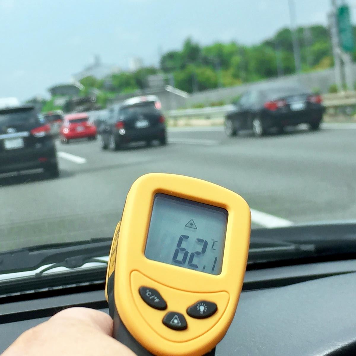 猛暑の車内を快適に過ごすための 暑さ対策グッズ の選び方 価格 Comマガジン
