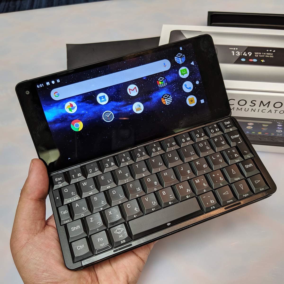 本格キーボード搭載スマホ「Cosmo Communicator」。キワモノだけど