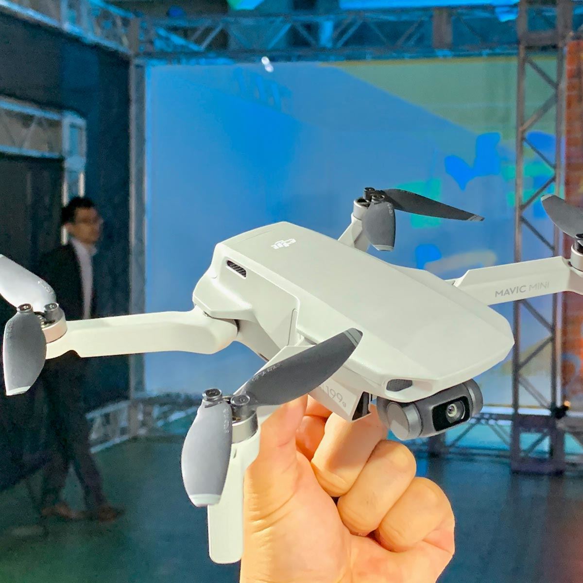 憧れの空撮がグッと身近に！ DJIが軽量199gのドローン「Mavic Mini 