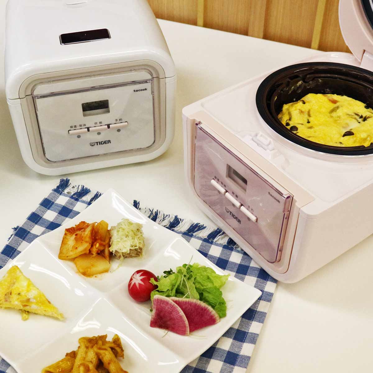 冷凍ごはんもおいしい！ ごはんとおかずが同時に作れる炊飯器「tacook（タクック）」に新モデル登場 - 価格.comマガジン