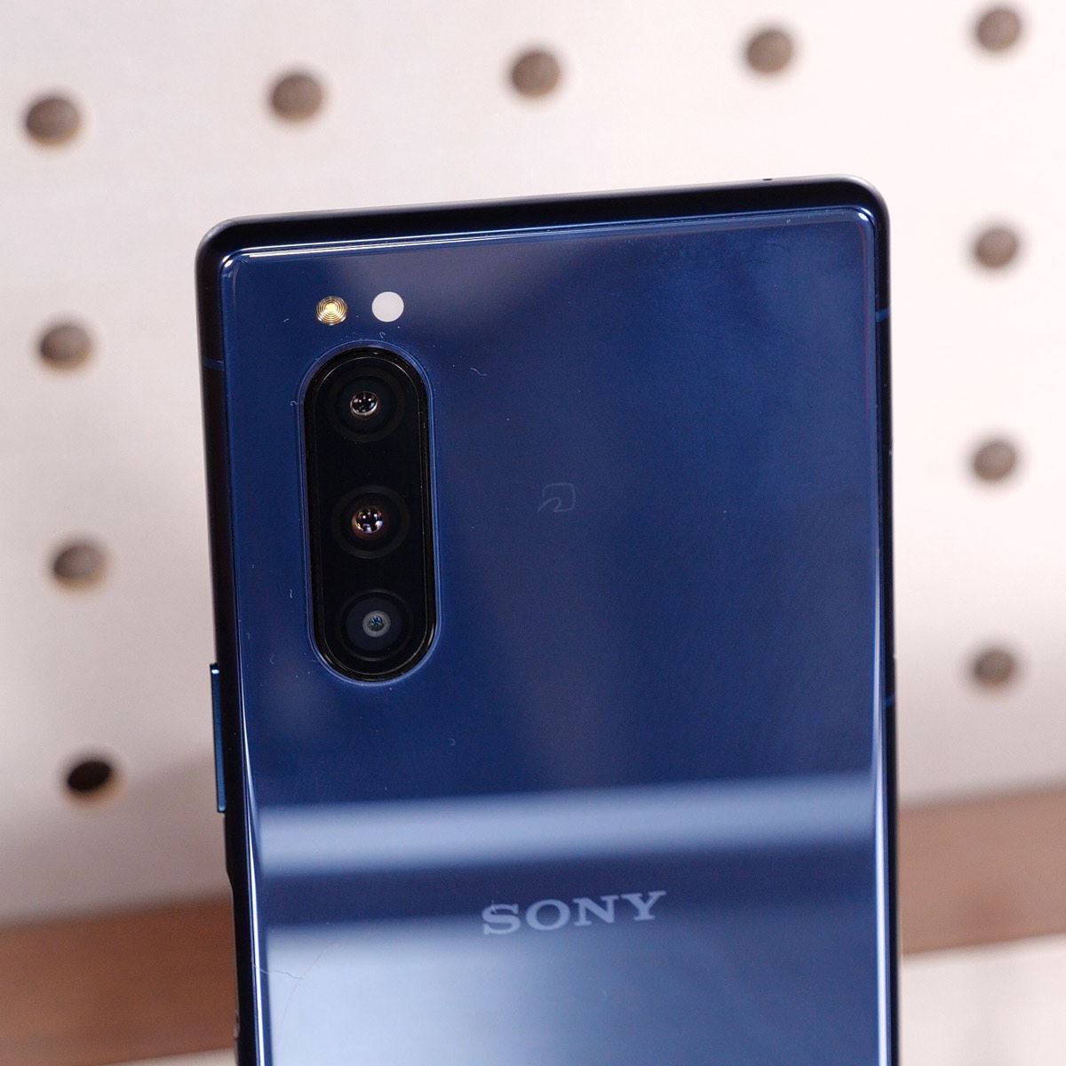 コンパクトスマホならコレで決まり！ 「Xperia 5」レビュー - 価格.com 