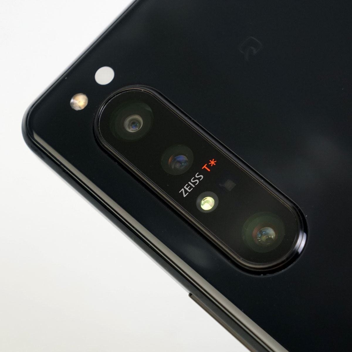 デジタル一眼カメラ並みの機能性を実現。ソニー「Xperia 1 II」の