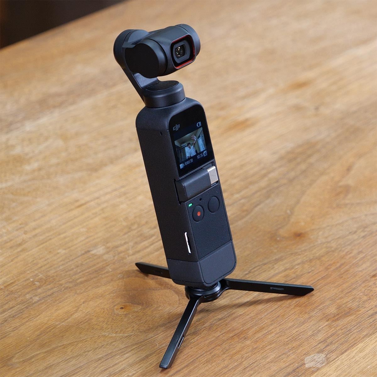 半額直販 dji OSMO POCKET 広角レンズ付き ビデオカメラ