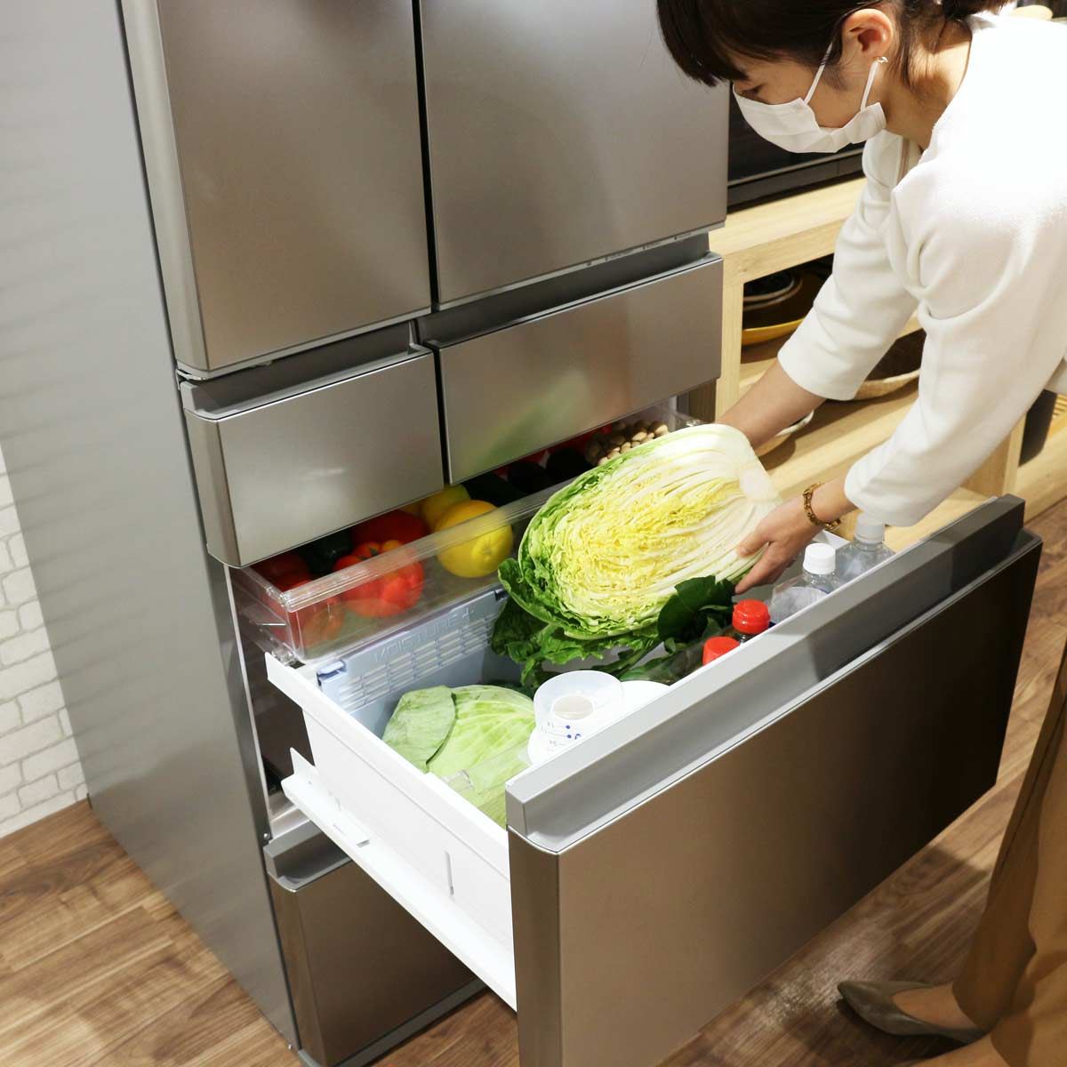野菜室が真ん中 冷蔵庫の本命になるかも 使いやすさにもこだわったパナソニック Mex タイプ 価格 Comマガジン