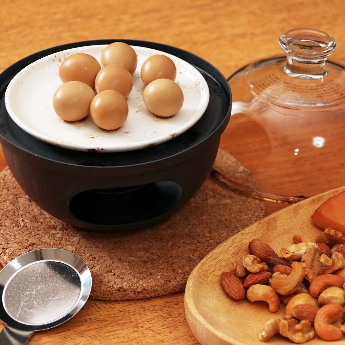 卓上で燻製を作って味わう！ 固形燃料で加熱する雰囲気も楽しい