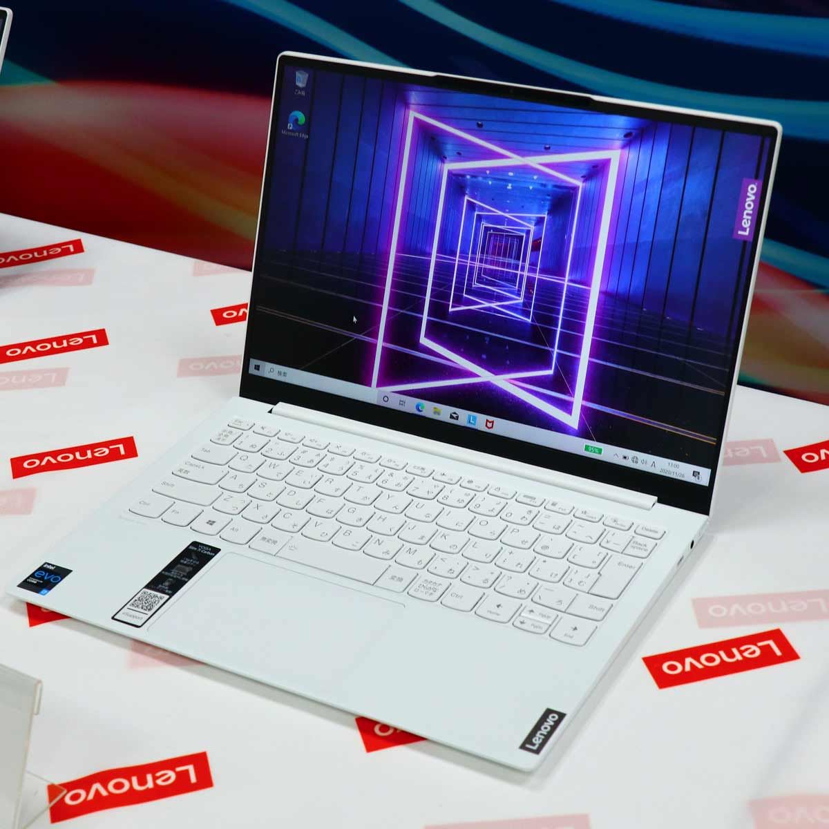 レノボ、約966gの“白パソ”「YOGA Slim 750i Carbon」発表 - 価格