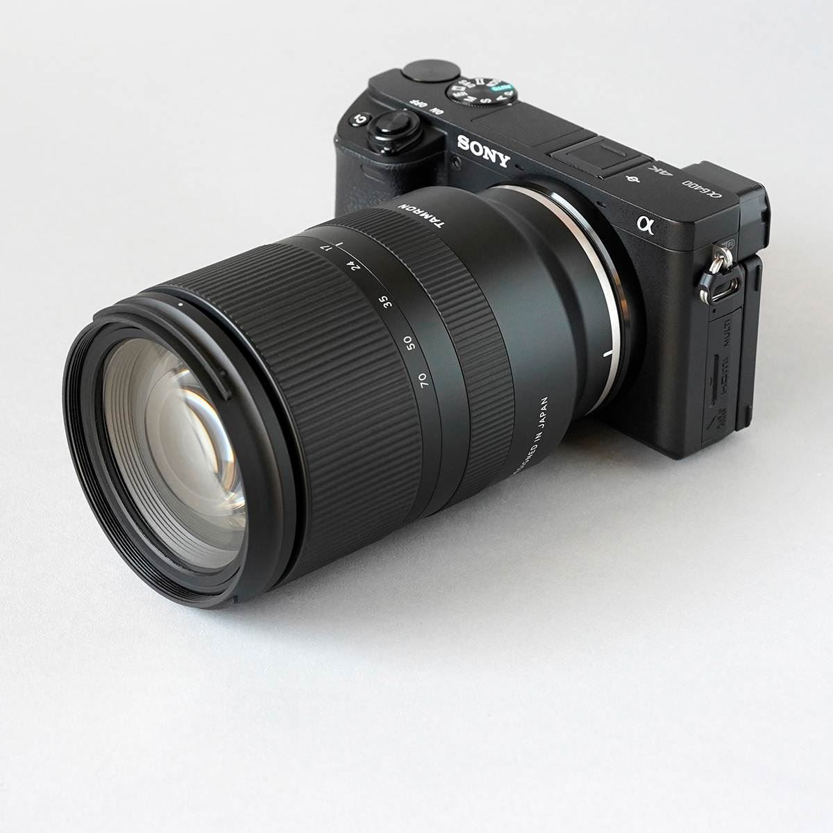 ほぼ新品】 SONY α6400 単焦点35mm F1.8/ズーム17-70mm F2.8 - カメラ