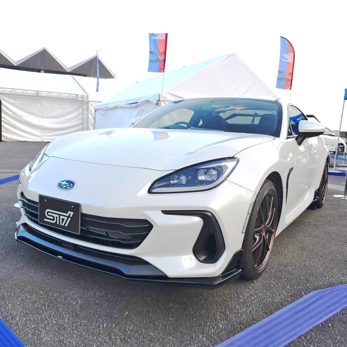 スバル 新型 Brz のsti Performanceパーツ装着車が早くも初披露 価格 Comマガジン