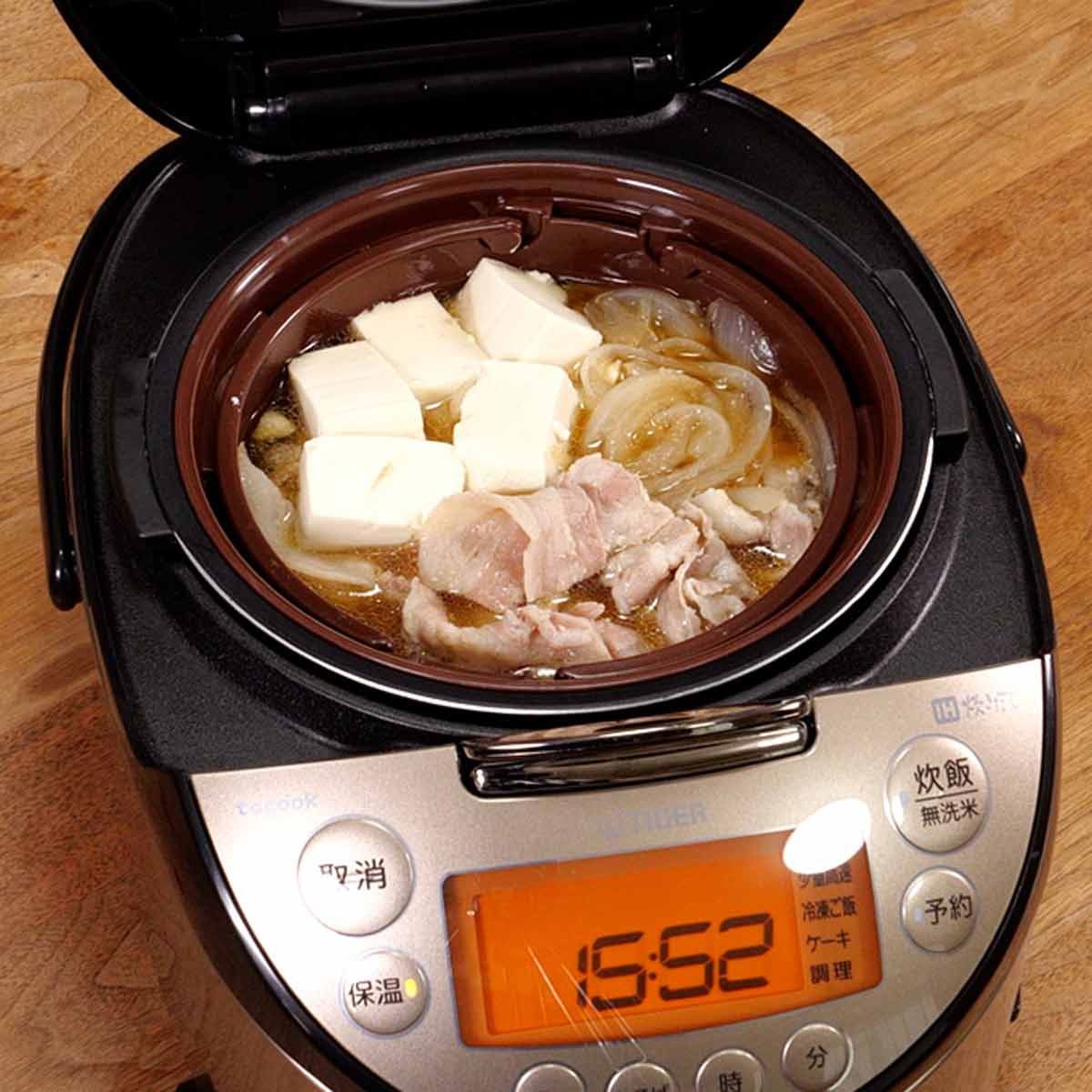 炊飯器で肉豆腐！ タイガー「tacook」があるとおかず作りが楽になる 