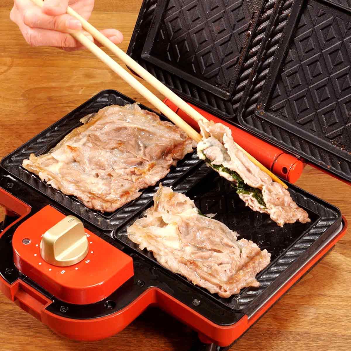 パンの代わりに肉ではさむ Brunoホットサンドメーカーで作る 肉サンド がウマい 動画 価格 Comマガジン