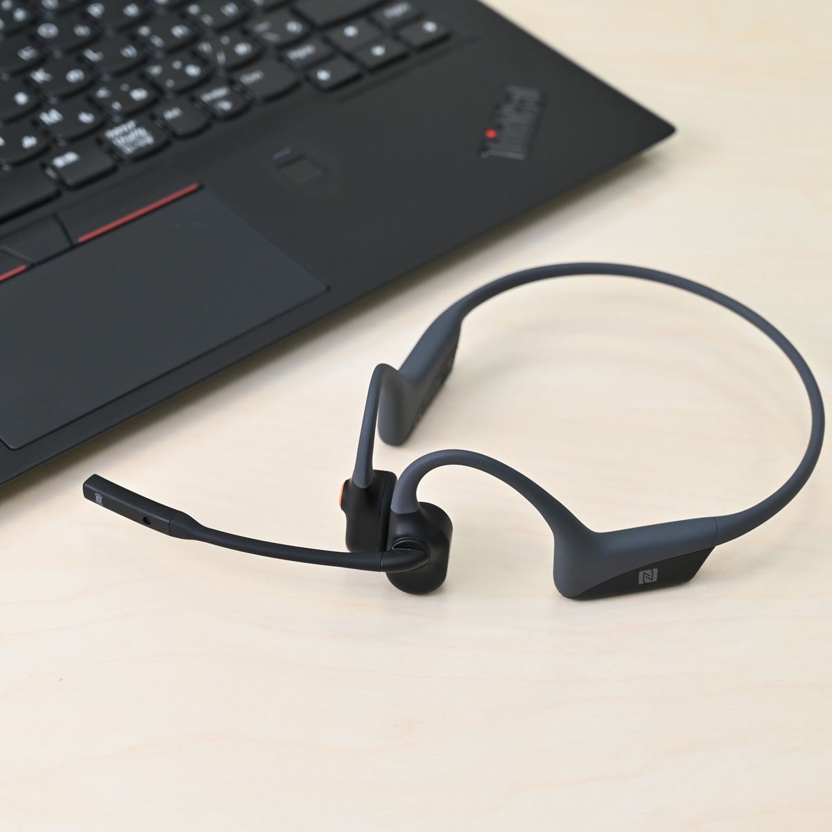 ☆未使用品☆Shokz OpenComm 骨伝導イヤホン 通話専用 急速充電 ノイズキャンセリングマイク Bluetooth リモートワーク ブラック 74776