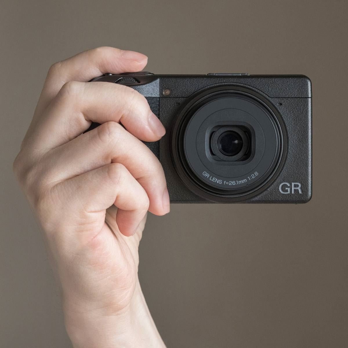 扱いやすい画角の“40mm GR” リコー「GR IIIx」ファーストインプレッション - 価格.comマガジン