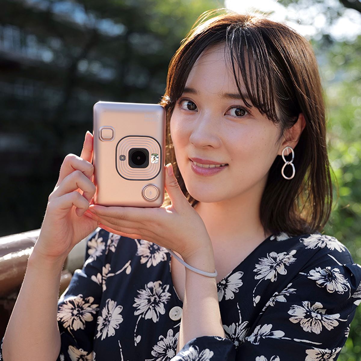 富士フイルムの音まで撮れる新時代チェキ「instax mini LiPlay」が多 ...