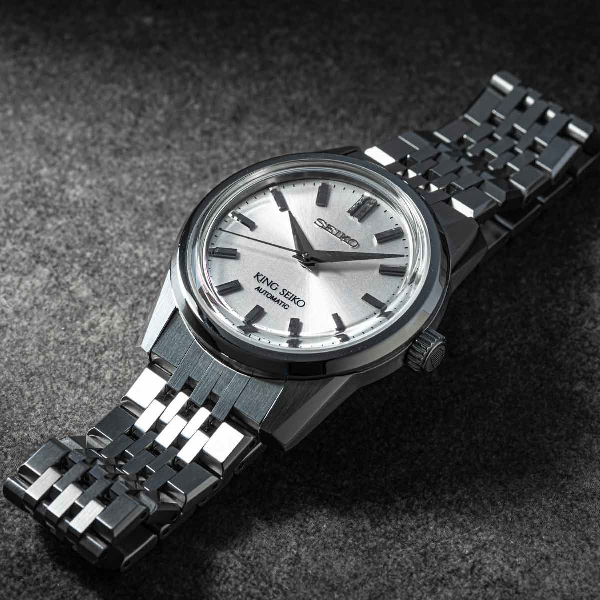 週末限定お値下げ！SEIKO腕時計　スクエアデザイン　クォーツ