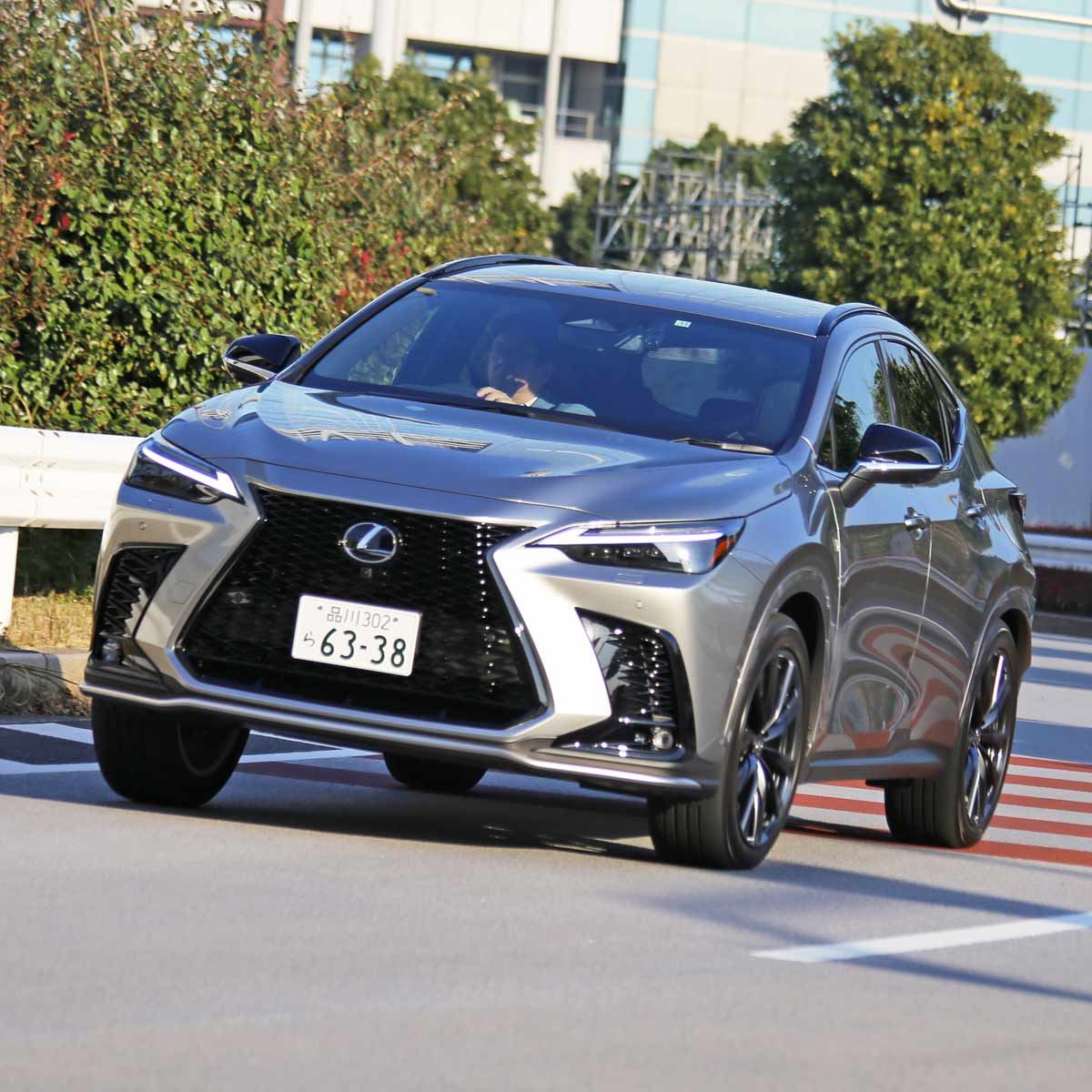 レクサス 新型 Nx 初のphev 450h と売れ筋の 350h へ試乗 価格 Comマガジン