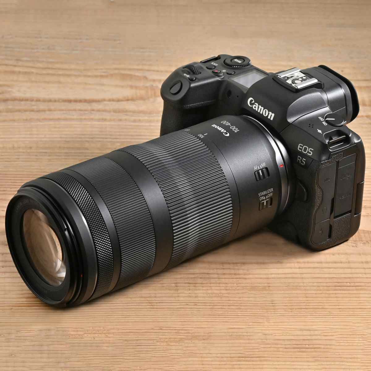 段違いに“軽い”超望遠ズームレンズ、キヤノン「RF100-400mm F5.6-8 IS ...