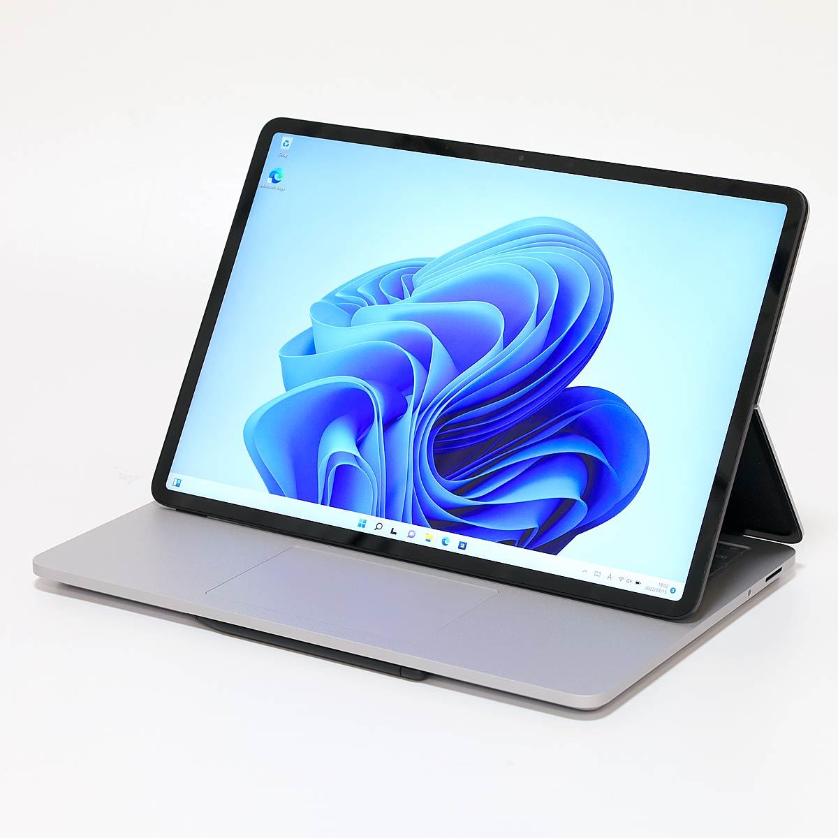 ユニークな変形機構を備えた高性能な14.4型2in1PC「Surface Laptop Studio」 - 価格.comマガジン