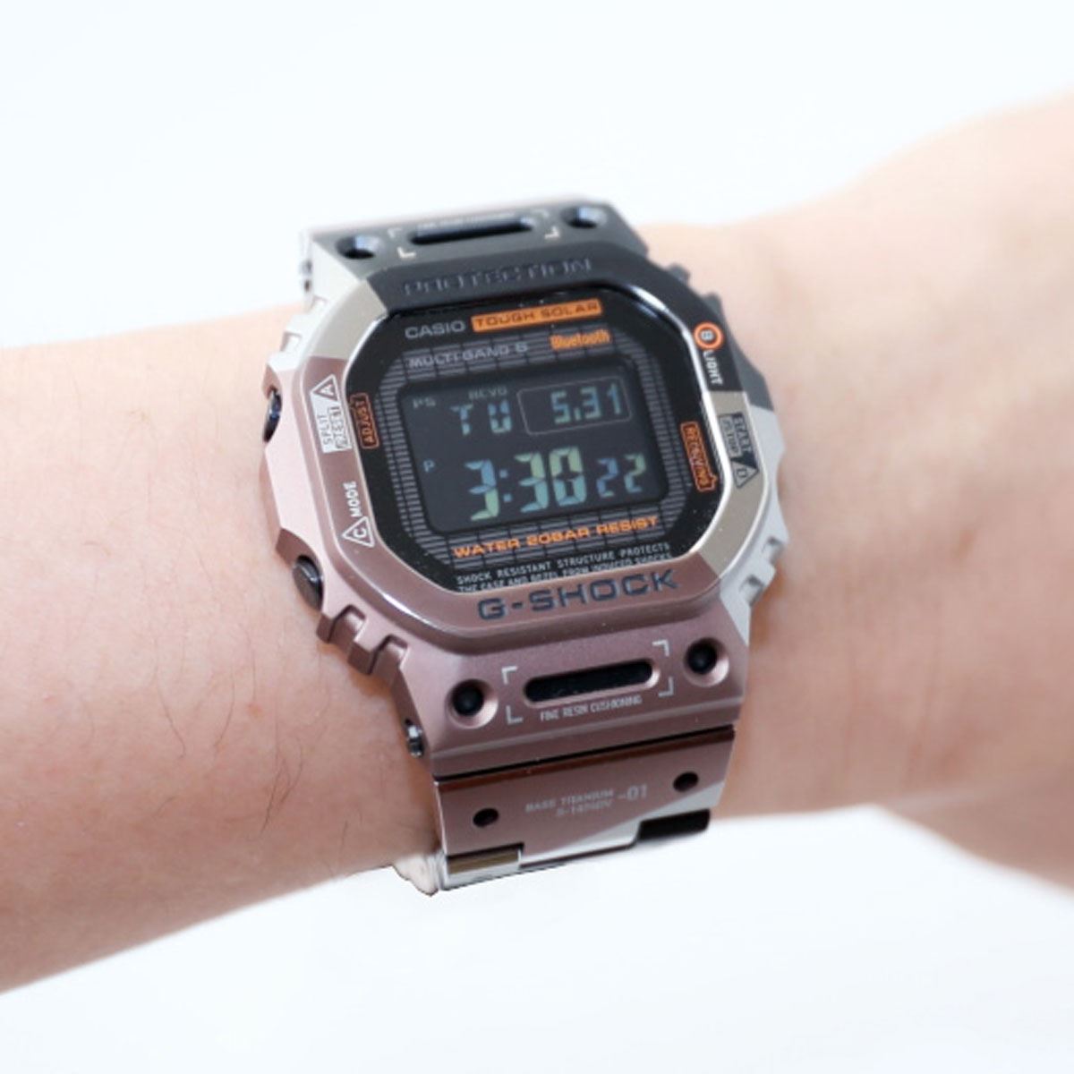 フルメタルG-SHOCK」最新作をレビュー！ 肉抜き×幾何学的カモフラ - 価格.comマガジン