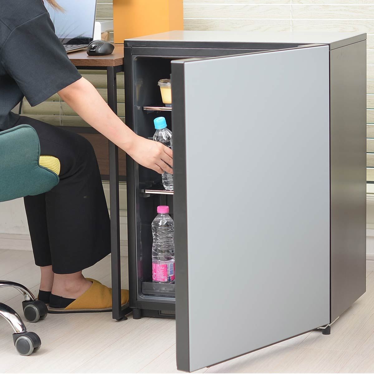 オフィスのセカンド冷蔵庫にもぴったり 家具のようなデザインの日立 Chiiil は音も静かで使いやすい 価格 Comマガジン