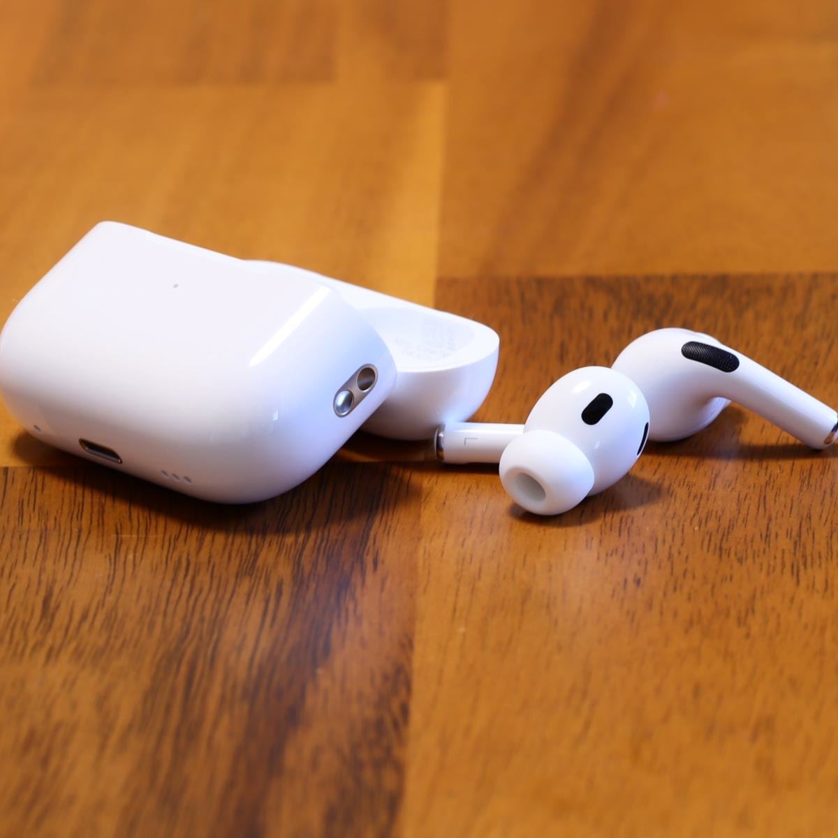 定番最新作APPLE AirPods Pro ノイズキャンセリング付完全ワイヤレスイヤホン ヘッドフォン/イヤフォン