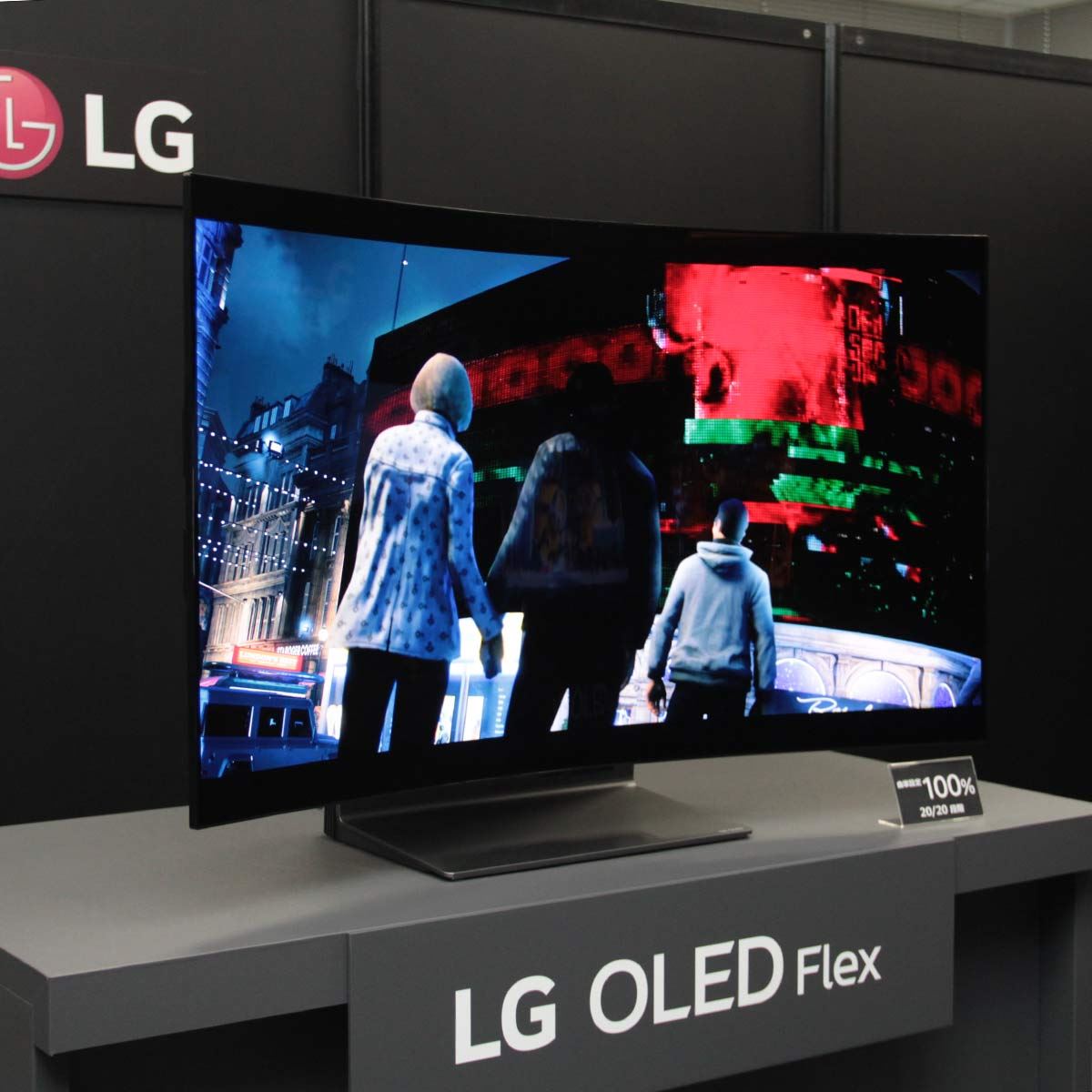 画面が曲がる！ LGの有機ELテレビ「42LX3QPJA」 - 価格.comマガジン
