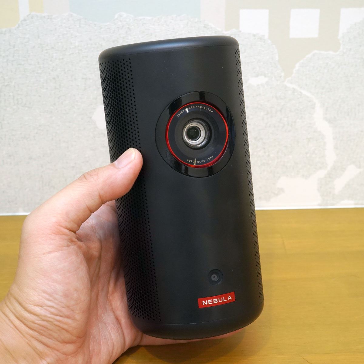 ボトル型デザインのまま輝度アップ！ Ankerのモバイルレーザープロジェクター「Nebula Capsule 3 Laser」の実力は？ -  価格.comマガジン