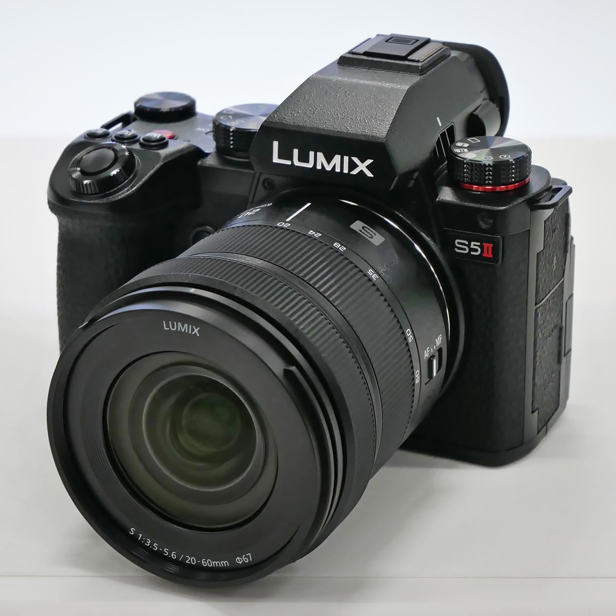 パナソニック「LUMIX S5II」を香港で超速攻レビュー、像面位相差AF搭載の注目モデル！ - 価格.comマガジン