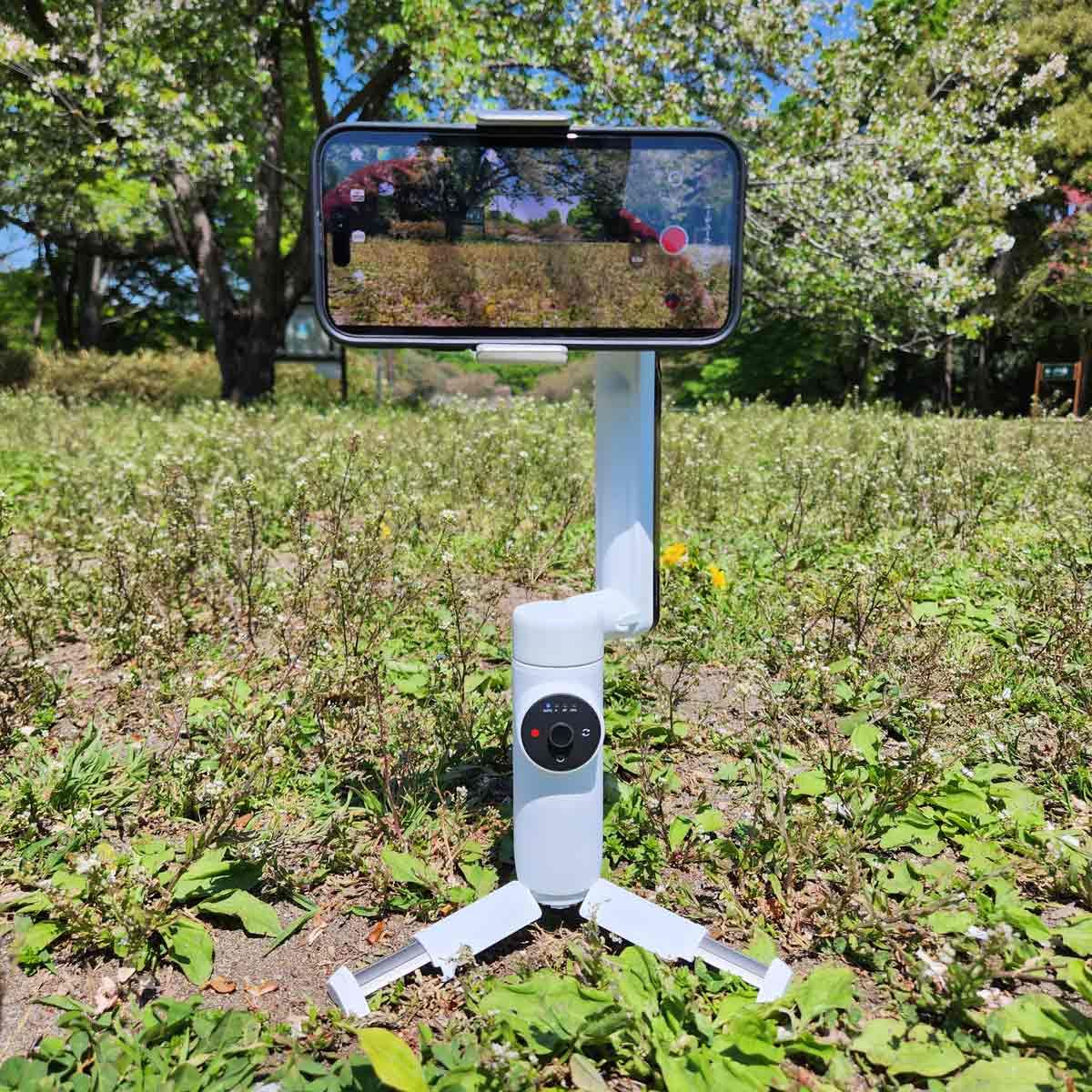 自撮り棒＆三脚を内蔵！ スマホ用ジンバル「Insta360 Flow」は携帯性 ...