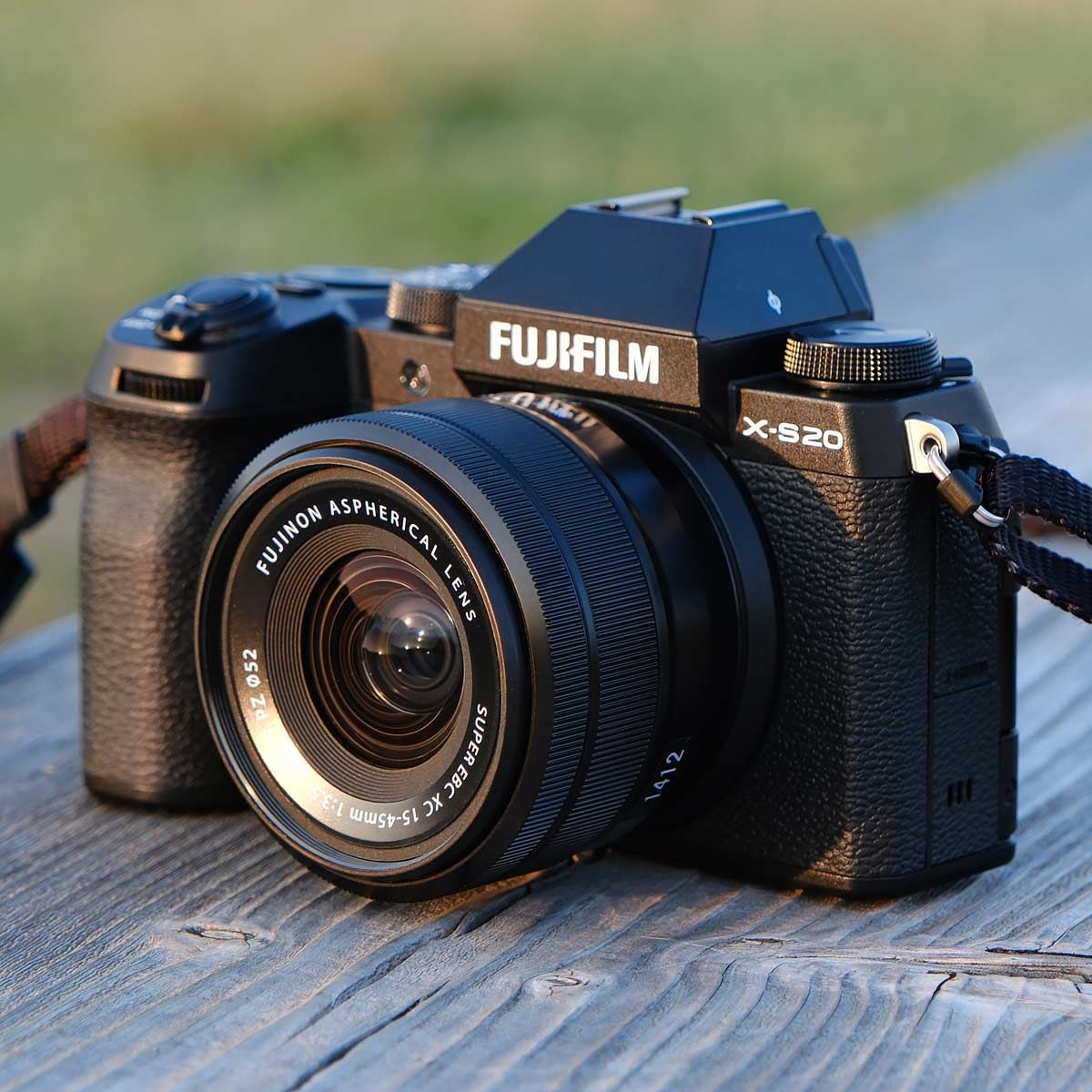 FUJIFILM X-S20