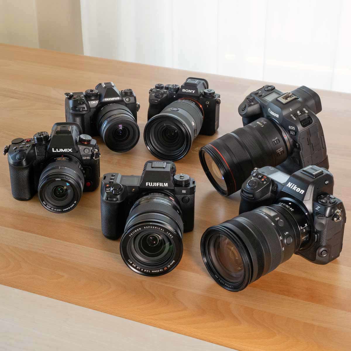 動画】ハイエンドミラーレスカメラ6機種 スペックからは見えない違いを徹底比較 - 価格.comマガジン