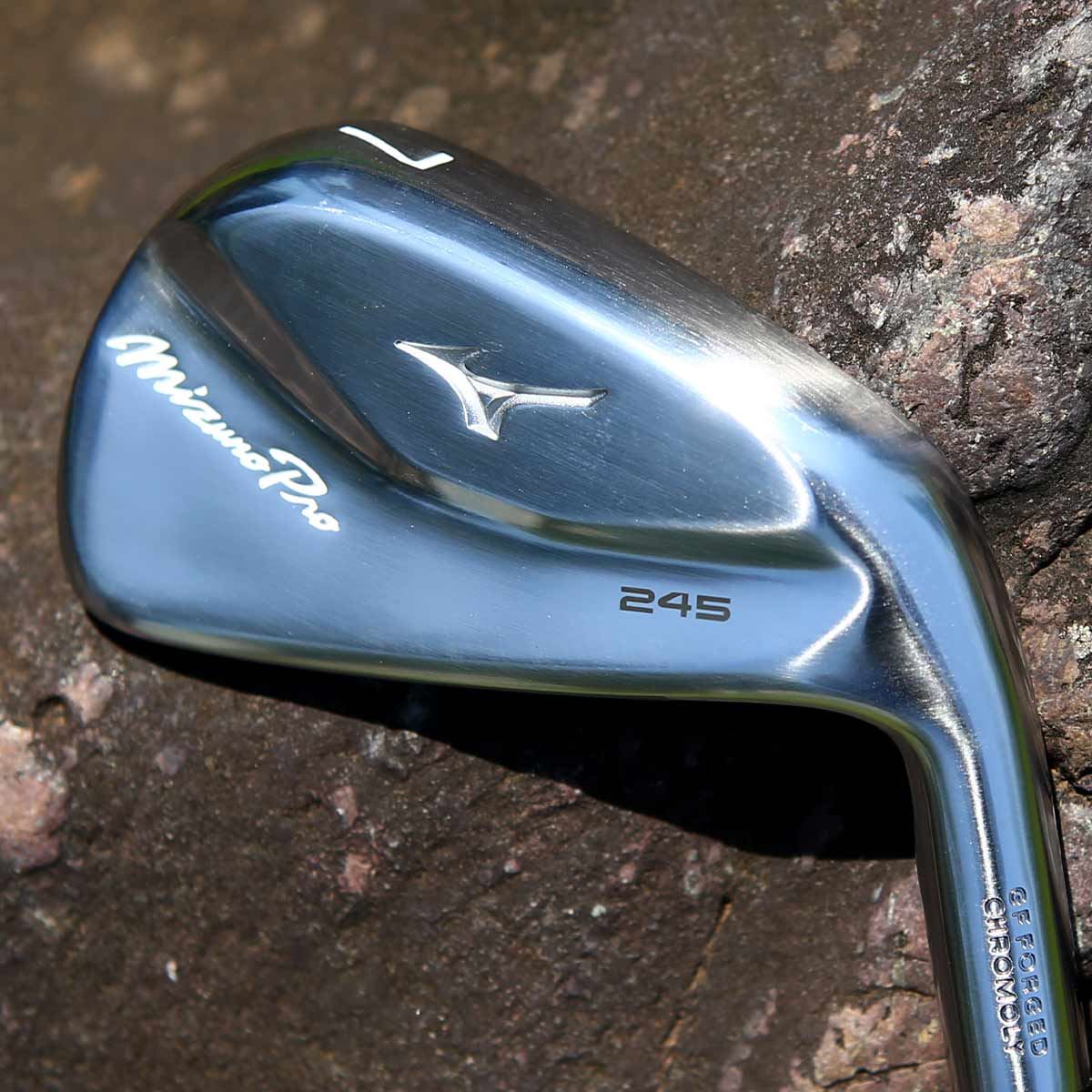 中空”らしからぬルックス＆打感！ 中・上級者も使える「Mizuno Pro 245