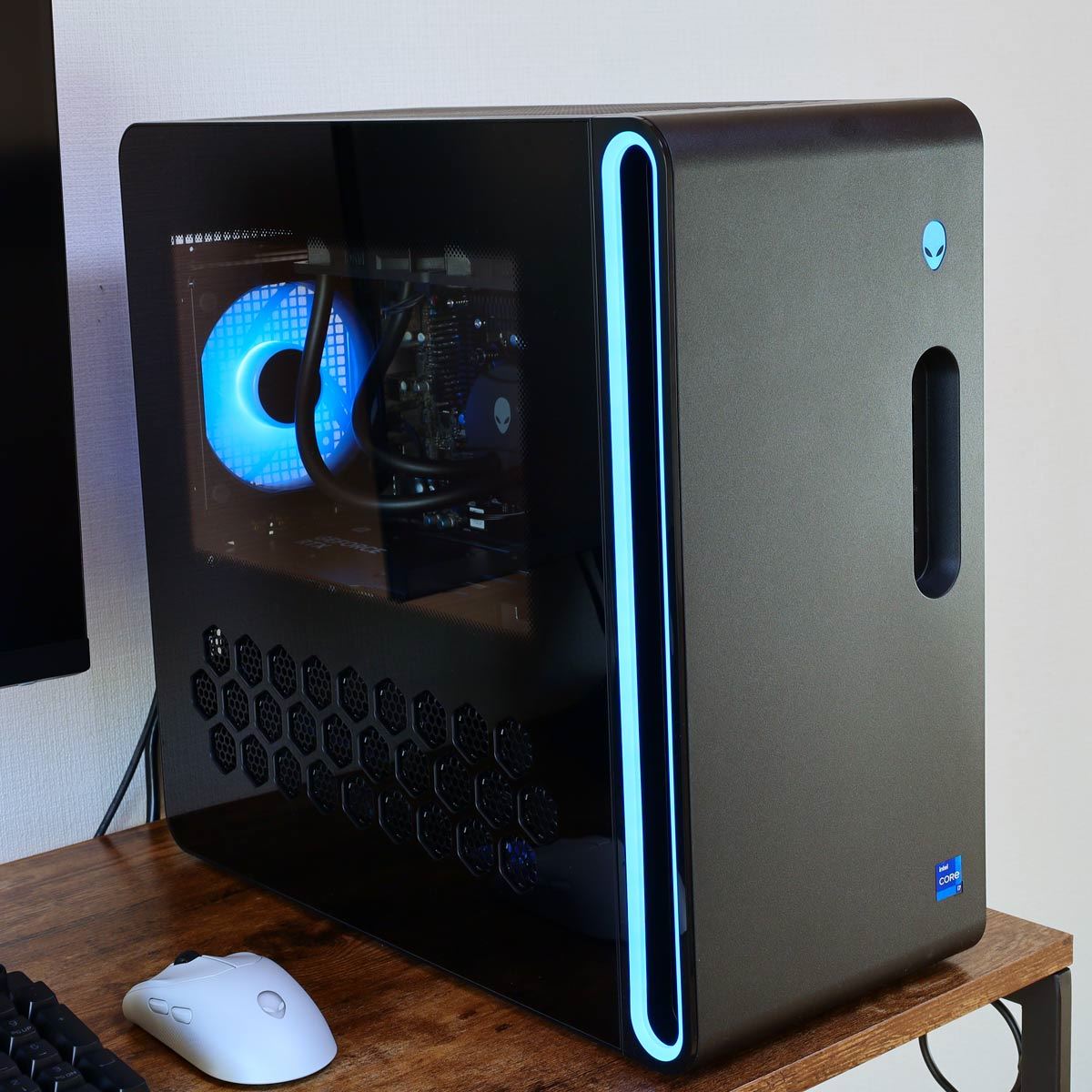 宇宙船から“普通”のミニタワーに刷新！ デル「Alienware Aurora R16