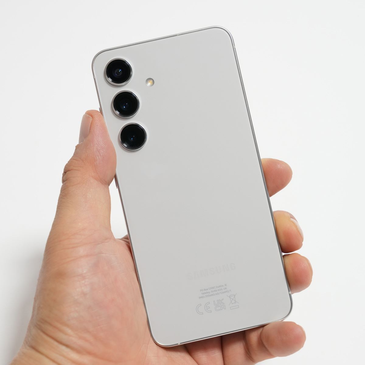 軽量級最強スマホ「Galaxy S24」レビュー！ 「S23」との違いは