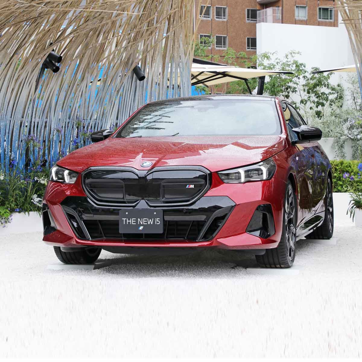 新型「5シリーズ」には600馬力のEVも！ BMWの中核セダンを詳細解説