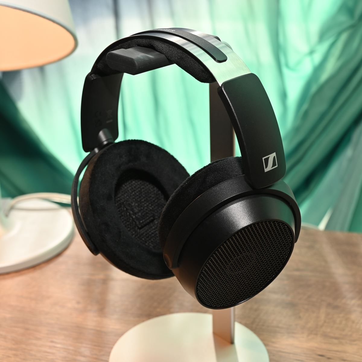 ゼンハイザー開放型モニターヘッドホン最上位「HD 490 PRO」。2種類の