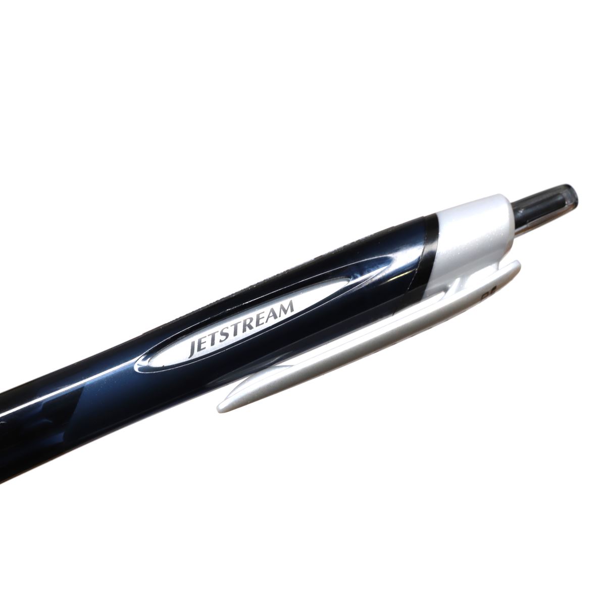 世界で年間1億本以上売れている「ジェットストリーム」の“クセになる