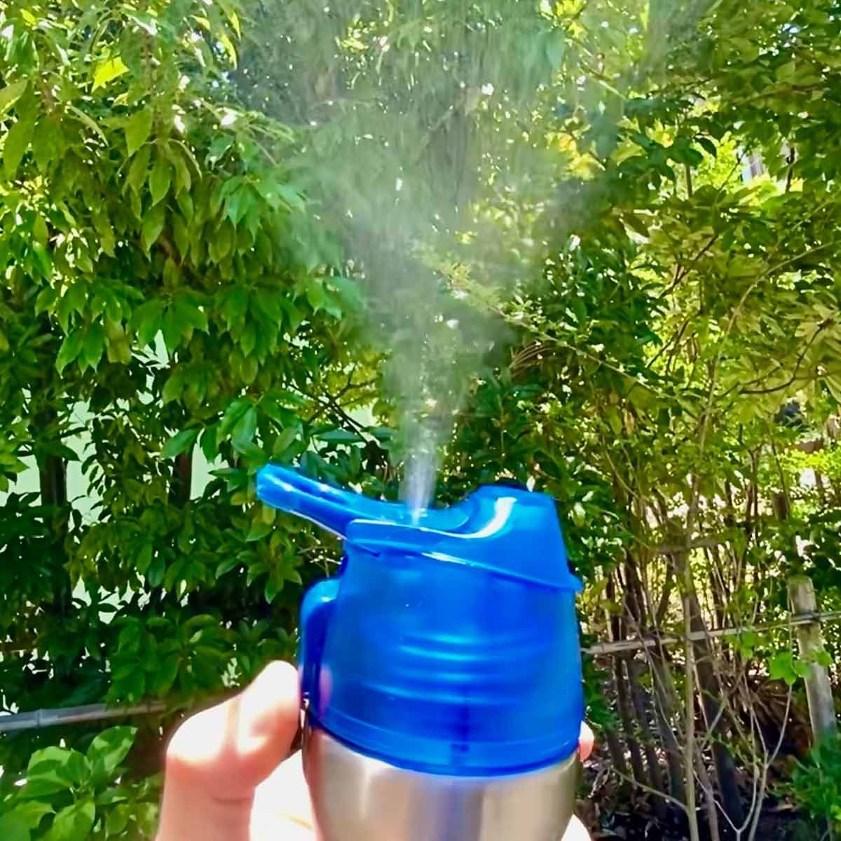 水を飲んで“吹き出したら”気持ちよかった！ 新感覚の冷感ボトルを夏の