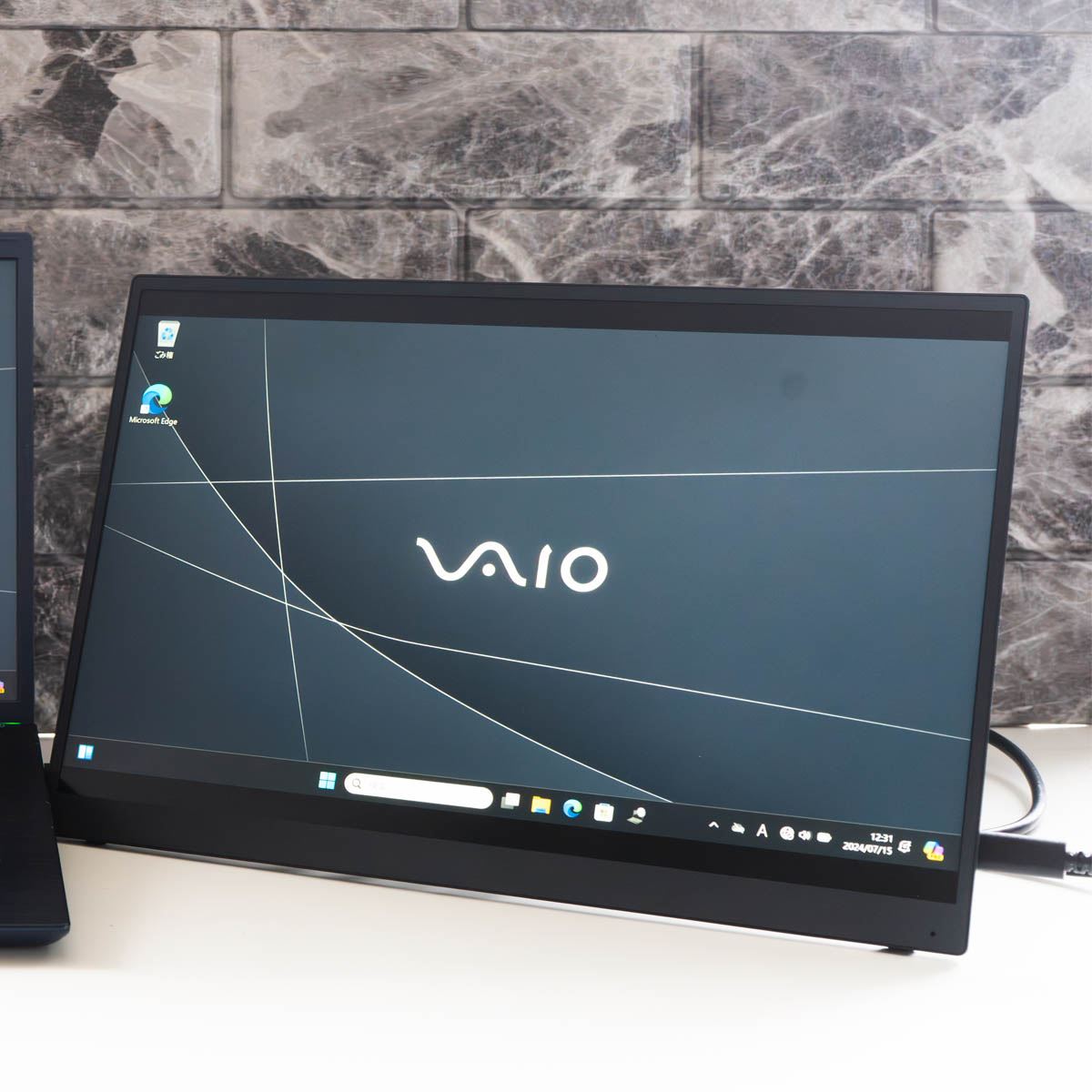 独自カバースタンドの”発明”がモバイルディスプレイとしての魅力を高める「VAIO Vision+ 14」 - 価格.comマガジン