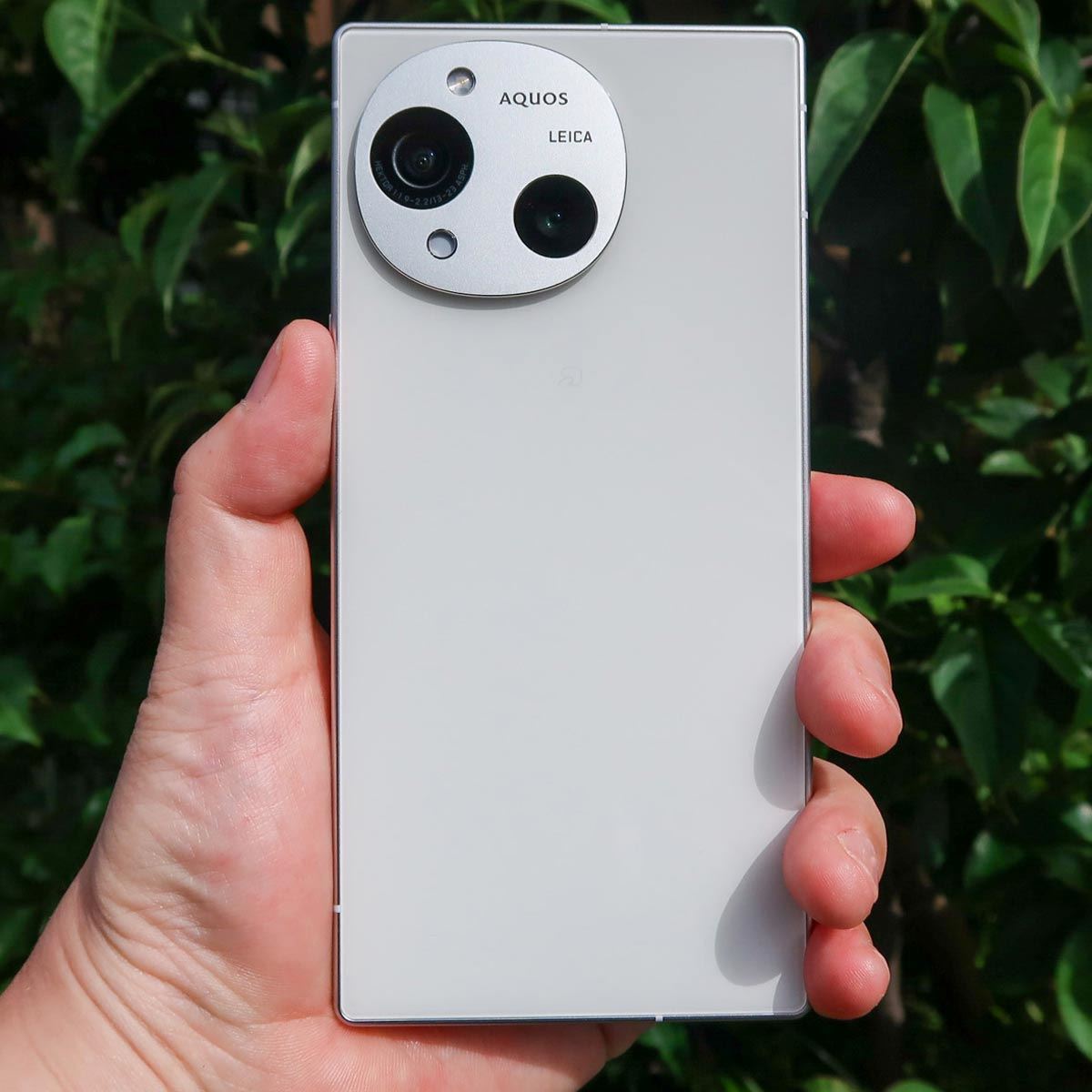 性能と価格の好バランス。シャープ独自のAIスマホ「AQUOS R10