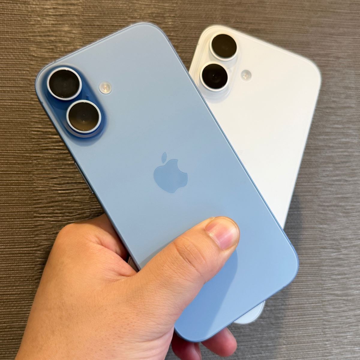 最新「iPhone 17」か、値下げの「iPhone 16」か？ 今買うならどっち 