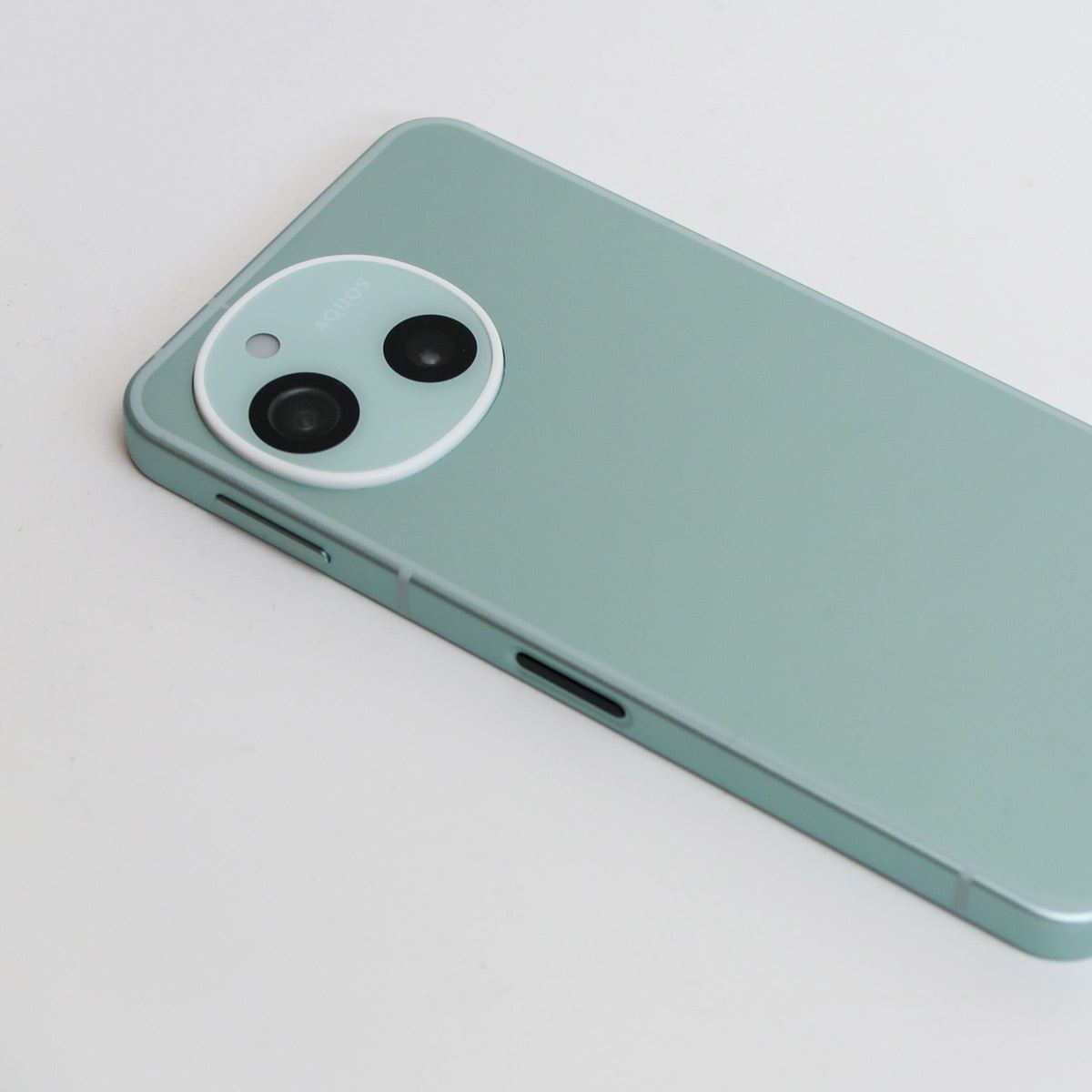 価格据え置きでAI進化！ タフネスミドル「AQUOS sense10」は“安心の